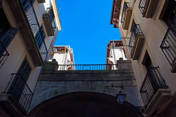 Donostia-San Sebastian: view of the palaces and the alleys of the Parte Vieja, the Old Town and the original nuclear of the city — стоковое фото