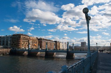 Bask ülke, İspanya: ufuk Donostia San Sebastian, Bay of Biskay kıyı kenti Kursaal Köprüsü Manzaralı