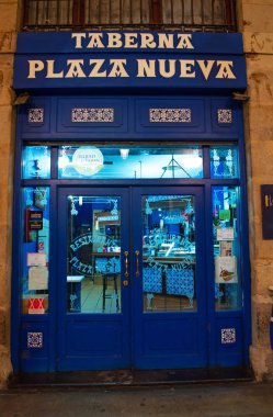 Bilbao, İspanya: Taverna Plaza Nueva, en eski ve tipik meyhane ve restoranlar Plaza Nueva, en ünlü Meydanı Kasko Viejo, Old City kemerlerin altında iz