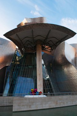 İspanya: laleler, Jeff Koons sanatçı tarafından yapılan ve Guggenheim Müzesi Bilbao dış bulunan çok renkli balon çiçek heykel bir buket