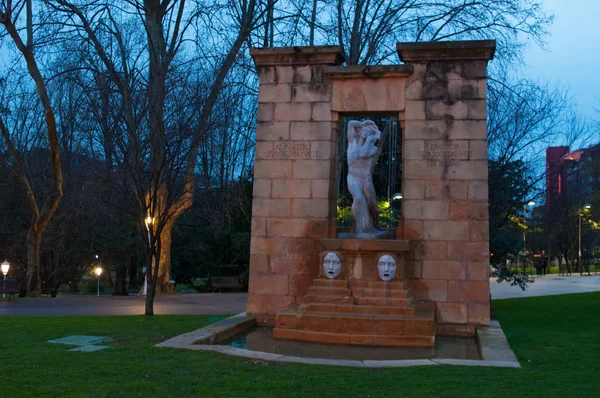 Baskicko: fontána uvnitř Dona Casilda Iturrizar park, veřejný park, vytvořené v roce 1907 a pojmenována po bohatém Casilda Iturrizar — Stock fotografie