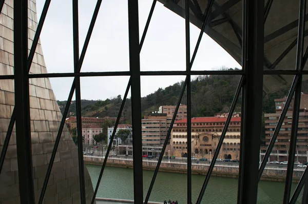 Spanyolország: a Guggenheim Múzeum Bilbaoban, modern és kortárs művészeti múzeum belső építész Frank Gehry által tervezett, között a leginkább csodált művek a kortárs építészet — Stock Fotó