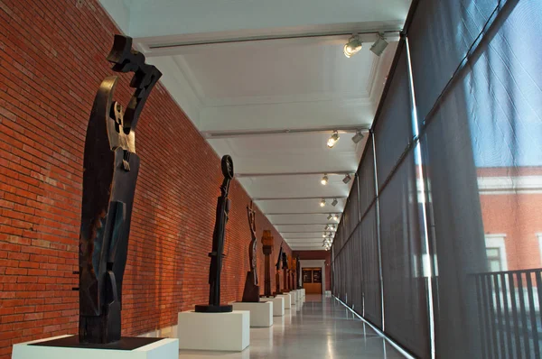 Spanien: baskische kosmogonische Serie von nestor basterretxea im Bilbao Fine Arts Museum, dem zweitmeistbesuchten Museum des Baskenlandes, wo man die Kunstwerke fotografieren darf — Stockfoto
