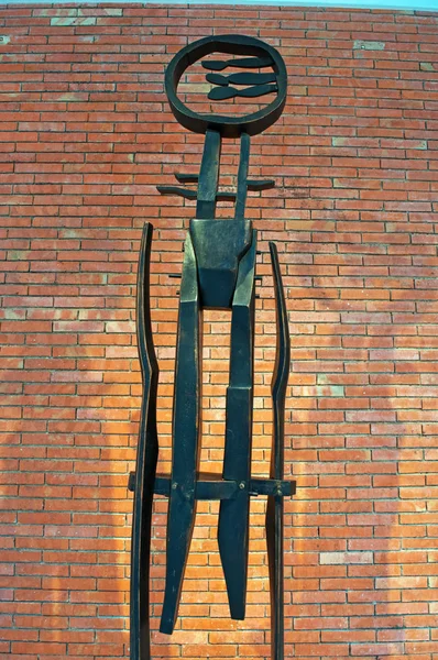 España: una escultura de la Serie Cosmogónica Vasca de Néstor Basterretxea en el Museo de Bellas Artes de Bilbao, el segundo museo vasco más visitado donde se le permite tomar fotos — Foto de Stock