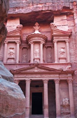 Ürdün: Al-Khazneh, hazine, bir arkeolojik Nabataean şehir Petra'dan, en ünlü tapınaklar cephe yalak Siq, ana giriş Kanyon kaya gördüm