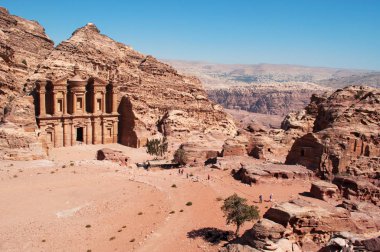 Ürdün: Ürdün manzara reklam Deir veya El Deir, ünlü anıtsal arkeolojik Nabataean city Petra rock dışarı oyma bina olarak bilinen Manastır Manzaralı 