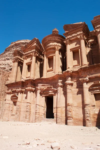 Ürdün: reklam Deir bilinen manastır veya El Deir, 1 anıtsal arkeolojik Nabataean şehir Petra'dan kayanın dışında oyulmuş inşa yüzyılda inşa kadar kapatın