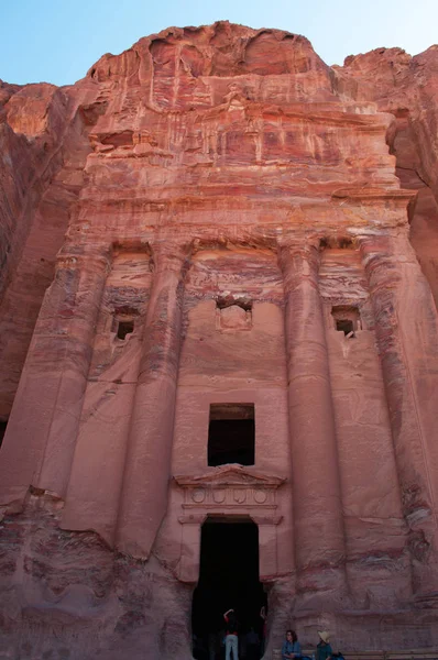 Jordania: Kings ściany z urnowym, miejsce pochówku nieznane króla lub, według niektórych archeologów, Nabatean króla Malchus II, archeologiczne swej miasto Petra — Zdjęcie stockowe