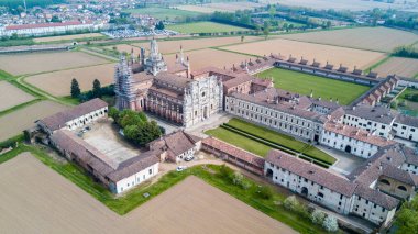 Geç on dördüncü yüzyılda inşa edilmiş Certosa di Pavia, mahkemeler ve manastır manastır ve tapınak Pavia eyaletinde, Lombardia, İtalya içinde havadan görünümü