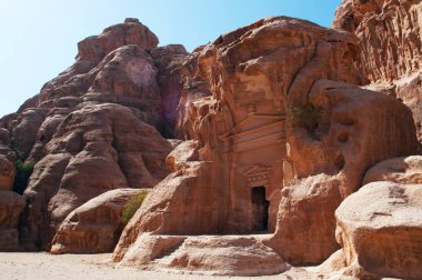 Petra Arkeoloji Parkı, Beidah: Petra kuzeyinde bulunan kumtaşı kanyonlar duvarlarında küçük Petra, Siq al-Barid olarak bilinen, binalar ile Nabataean bir arkeolojik site görünümünü oyulmuş