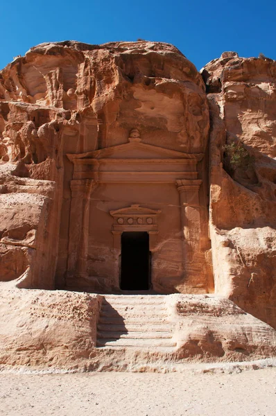 Petra arkeologiska Park, Beidah: vy över lilla Petra, känd som Siq al-Barid, en Nabataean arkeologiska platsen med byggnader uthuggen väggarna i sandsten canyons, ligger norr om Petra — Stockfoto