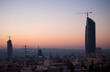 Ürdün: panoramik Amman, Ürdün Haşimi Krallığı, binalar, saraylar ve şafakta gördüm evler başkenti ve en kalabalık Skyline
