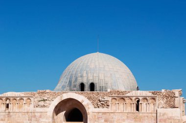 Ürdün: Emevi Palace, Emeviler döneminden büyük Saray kompleksi görünümünü Kalesi üzerinde (Jabal al-Qal'a) Amman bulunan ve 8. yüzyılın ilk yarısında inşa