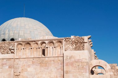 Ürdün: Emevi Palace, Emeviler döneminden büyük Saray kompleksi görünümünü Kalesi üzerinde (Jabal al-Qal'a) Amman bulunan ve 8. yüzyılın ilk yarısında inşa