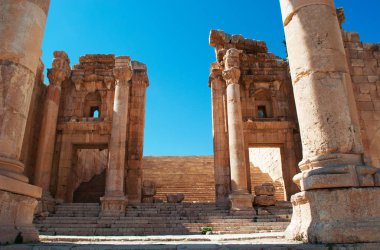 Ürdün: Katedrali, eski Dionysos Tapınağı yeniden inşa Jerash arkeolojik şehir içinde bir Bizans Kilisesi olarak 4 yüzyılda Roma mimarisinin dünyanın en büyük sitelerin
