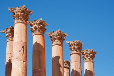 Ürdün: Artemis Tapınağı, antik Gerasa arkeolojik şehir Jerash, bir Roma mimarisinin dünyanın en büyük sitelerin içinde koruyucu tanrıçası Korint sütunları