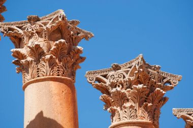 Ürdün: Artemis Tapınağı, antik Gerasa arkeolojik şehir Jerash, bir Roma mimarisinin dünyanın en büyük sitelerin içinde koruyucu tanrıçası Korint sütunları