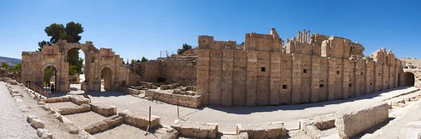 Jordan: the City Walls and the South Gate of the archaeological city of Jerash, the Gerasa of Antiquity, one of the largest and most well preserved sites of Roman architecture in the world