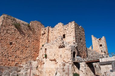 Ürdün: Ürdün Vadisi'nde Mount Alun bölgesine ait bir tepenin üzerinde Memlükler tarafından Ajloun Kalesi, Müslüman Kalesi 12. yüzyılda Ayyubids tarafından inşa görünümünü genişlemiş