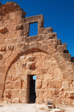 Ürdün: Ürdün Vadisi'nde Mount Alun bölgesine ait bir tepenin üzerinde Memlükler tarafından Ajloun Castle, Müslüman bir kale 12. yüzyılda Ayyubids tarafından inşa ayrıntılarını genişlemiş