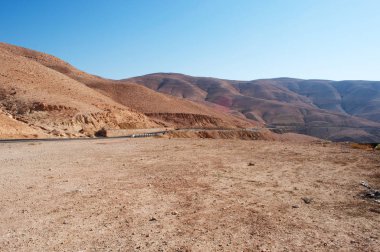 Ürdün: Ürdün görünümünü ve çöl ölü deniz, tuz deniz, Jordan tarafından Doğu ve İsrail ve Filistin için Batıya bordered ünlü Tuz Gölü giden yolda manzara
