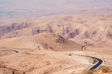 Jordan, Orta Doğu: çöl peyzaj Mount Nebo, Musa vaat edilen topraklar bir görünümünü nerede verildi yer olarak İbranice İncil'de bahsedilen bir yükseltilmiş ridge için dolambaçlı yol ile havadan görünümü