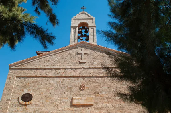 Madaba, Jordanien, Mellanöstern: den grekisk ortodoxa basilikan Saint George, en 19-talet grekisk-ortodoxa kyrkan bostäder skatter av tidig sortkristendomen ingår den berömda Madaba mosaik karta — Stockfoto