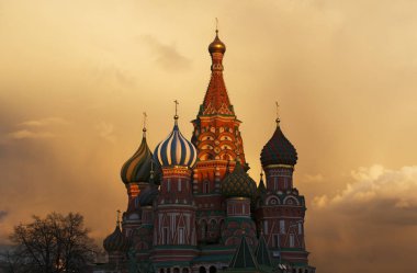 Saint Basil Katedrali, kentin sembolü on Moskova, Kızıl Meydan: sunset Çar Ivan emriyle Kazan ve Astrahan yakalanması anmak için korkunç inşa.