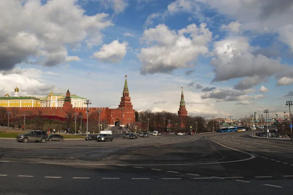Russia: veduta del Muro del Cremlino di Mosca, il muro difensivo che circonda il Cremlino di Mosca, il complesso fortificato nel cuore di Mosca — Foto Stock