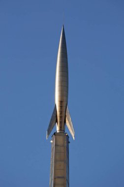 Moskova, Rusya: ayrıntı roket tabanında Cosmonautics Müzesi olduğunu içinde uzay araştırmaları, Sovyet halkının başarıları kutlamak için 1964 yılında inşa Space Conquerors için anıt üstünde onun kalkış pisti üzerinde 