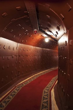 Moskova: Bunker-42, anti-nükleer yeraltı tesisi Taganka kare altında 65 metre derinlikte Sovyetler Birliği'nin stratejik nükleer kuvvetlerin komuta merkezi olarak 1956 yılında inşa edilmiş, bir tünel
