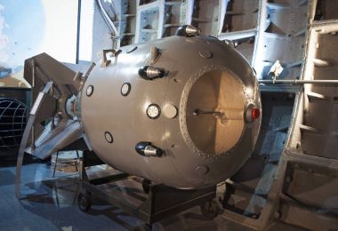 Moskova: test ilk Sovyet nükleer bomba modelinin üzerinde 29 Ağustos 1949, Bunker-42, anti-nükleer yeraltı tesisi 1956 yılında SSCB stratejik nükleer kuvvetlerin komuta yeri olarak inşa edilmiş.