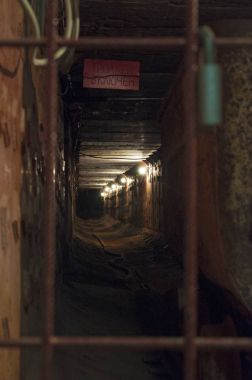 Moskova: Bunker-42, anti-nükleer yeraltı tesisi Taganka kare altında 65 metre derinlikte Sovyetler Birliği'nin stratejik nükleer kuvvetlerin komuta merkezi olarak 1956 yılında inşa edilmiş, bir tünel