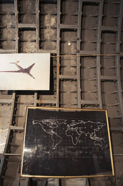 Moscow, 26/04/2017: poster of a Russian military aircraft and a map on the ceiling of the Bunker-42, anti-nuclear underground facility built in 1956 as command post of strategic nuclear forces of Ussr — Stock Photo, Image