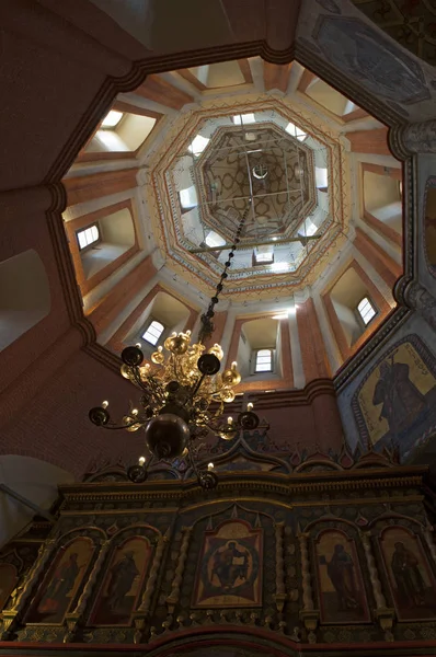 Moscou: o interior da Catedral de São Basílio, a mundialmente famosa igreja ortodoxa na Praça Vermelha, agora um museu onde é permitido tirar fotos — Fotografia de Stock