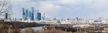 Rusya: Moskova Uluslararası İş Merkezi, Moskova şehri, serçe Hills (Lenin Hills), Moskova'da en yüksek noktalarından biri görmüş olarak bilinen gökdelenlerin manzaralı manzarası