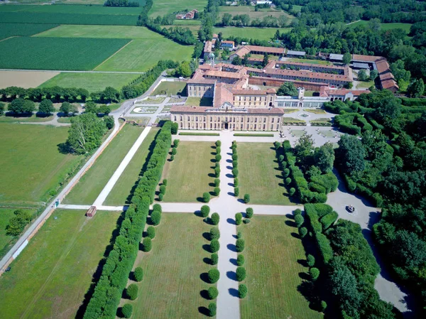 Villa Arconati, Castellazzo, Bollate, Milan, Italy. Aerial view of Villa Arconati 17/06/2017. Gardens and park, Groane Park. — Stock Photo, Image