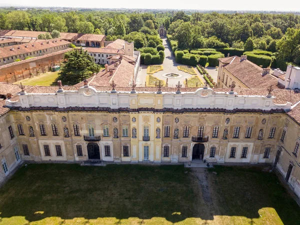 Villa Arconati, Castellazzo, Bollate, Milano, Italia. Veduta aerea di Villa Arconati 17 / 06 / 2017. Giardini e parco, Parco Groane . — Foto Stock