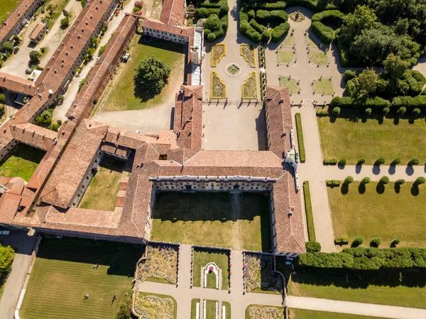 Villa Arconati, Castellazzo, Bollate, Milano, Italia. Veduta aerea di Villa Arconati 17 / 06 / 2017. Giardini e parco, Parco Groane . — Foto Stock