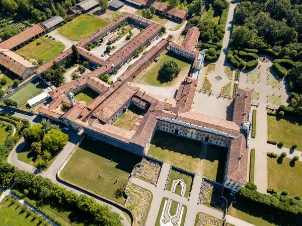 Villa Arconati, Castellazzo, Bollate, Mediolan, Włochy. Widok z lotu ptaka z willi Arconati 17/06/2017. Ogrody i park, Groane Park. — Zdjęcie stockowe