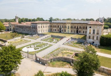 Villa Arconati, Castellazzo, Bollate, Milan, İtalya. Villa Arconati hava görünümünü. Park, Groane Park ve bahçeler. Sarayı, Barok tarzı palace, sokakları ve yukarıda da görüleceği ağaçlar