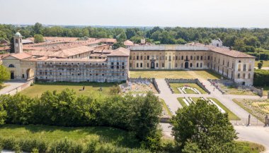 Villa Arconati, Castellazzo, Bollate, Milan, İtalya. Villa Arconati hava görünümünü. Park, Groane Park ve bahçeler. Sarayı, Barok tarzı palace, sokakları ve yukarıda da görüleceği ağaçlar