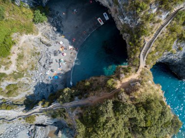 Büyük kemer, havadan görünümü, kemer Rock, Arco Magno ve plaj, San Nicola Arcella, Cosenza eyaletinde, Calabria, İtalya. 06/26/2017