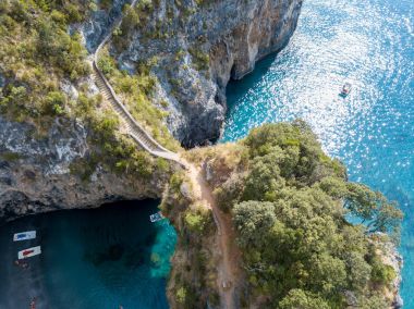 Büyük kemer, havadan görünümü, kemer Rock, Arco Magno ve plaj, San Nicola Arcella, Cosenza eyaletinde, Calabria, İtalya. 06/26/2017
