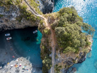 Büyük kemer, havadan görünümü, kemer Rock, Arco Magno ve plaj, San Nicola Arcella, Cosenza eyaletinde, Calabria, İtalya. 06/26/2017