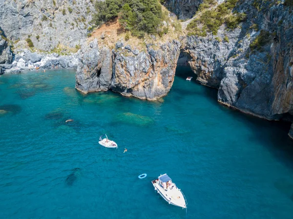 Büyük kemer, havadan görünümü, kemer Rock, Arco Magno ve plaj, San Nicola Arcella, Cosenza eyaletinde, Calabria, İtalya. 06/26/2017