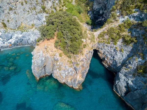 Büyük kemer, havadan görünümü, kemer Rock, Arco Magno ve plaj, San Nicola Arcella, Cosenza eyaletinde, Calabria, İtalya. 06/26/2017