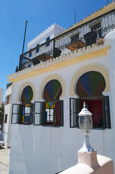 Marruecos, norte de África: vista del Hotel Continental, uno de los hoteles más antiguos de la zona de Medina de Tánger, la ciudad africana en la costa del Magreb en la entrada occidental del Estrecho de Gibraltar — Foto de Stock