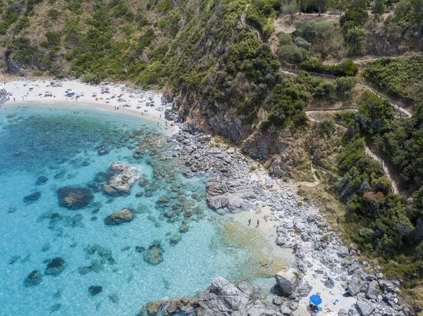 A sub, hegyfokon, mely a tenger strand paradicsoma. — Stock Fotó