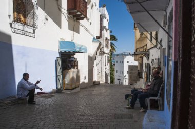 Fas, Kuzey Afrika: Tangier, Cebelitarık Boğazı ile eşsiz koruma Mağrip kıyısında Şehir dar sokakları insanlarda kültürleri, yüzyıllar boyunca Avrupa'nın ağ geçidi Afrika karışımı
